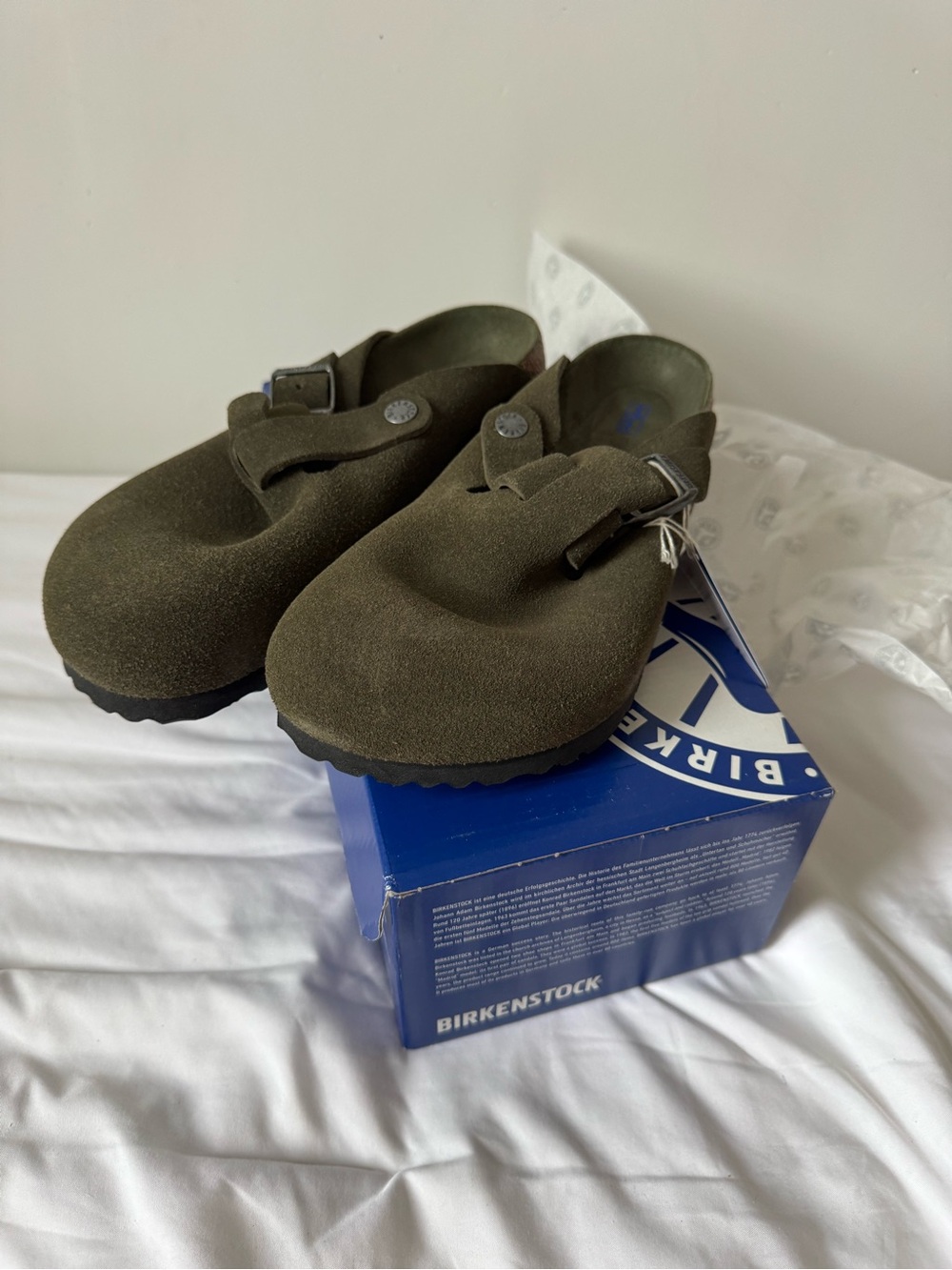 Birkenstock Kids Suede Clog in Olive
